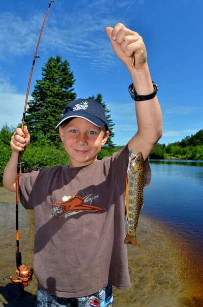 15 min. Tadoussac : Trout Fishing Experience - How the Hour Works: Check-In, the 10-Min Walk, Then Your Casts
