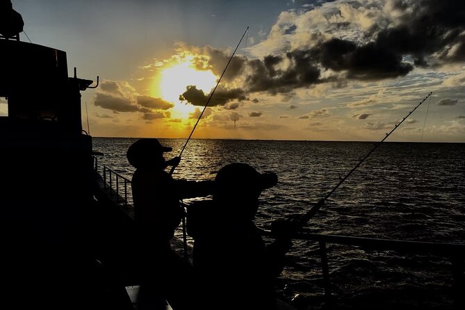 2 hours family fishing in Okinawa - Fishing in Okinawa waters: the captain’s signal and possible spot changes