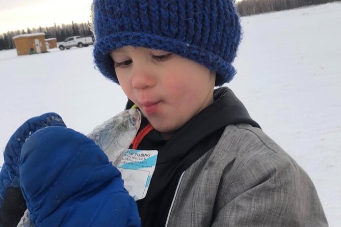 3 Hour Ice Fishing Experience - Finding the meeting point when Wi-Fi and cold make life harder