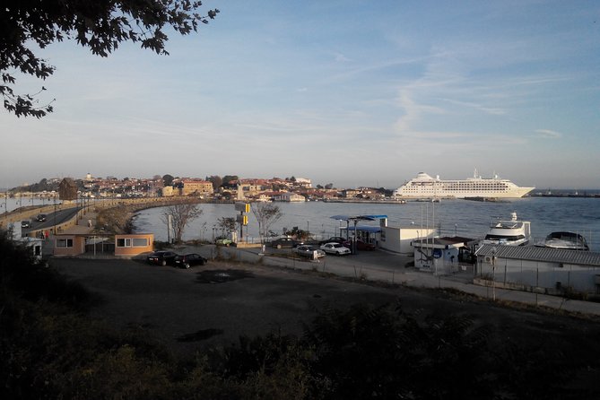 4-hour Boat Trip with Fishing, Lunch and Unlimited Drinks in Nessebar - BBQ lunch and unlimited drinks: the onboard “reset button”