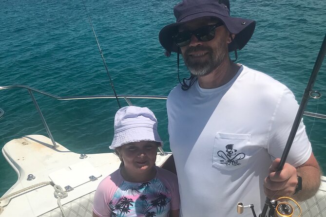 4-Hour Fishing Charter in Nassau - The Boat, the Crew, and the Real-World Comfort on a 26-Foot Day
