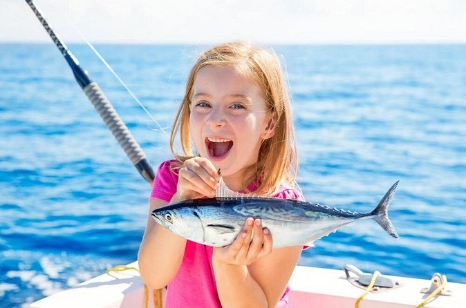 4HR Private bottom Fishing Charter with lunch - Uninhabited cays and wildlife moments (the part that feels like a postcard)