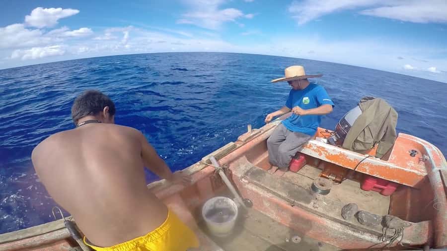 Ancestral fishing: Fishing with an experienced Rapa Nui - Ancestral fishing off Easter Island: the real point