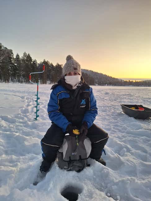 Arctic Fishing & Open Fire Cooking - The ice starts with kairaaminen drilling