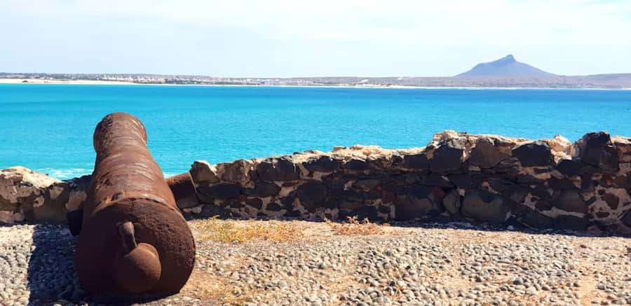 Boa Vista: Motoryacht Trip with Fishing, Snorkel, Beach BBQ - Setting off from Sal Rei: transfer, dinghy boarding, and what the schedule feels like