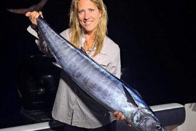 Bonaire Fishing Charters - The 28’ Mako setup: comfort you feel, not just marketing