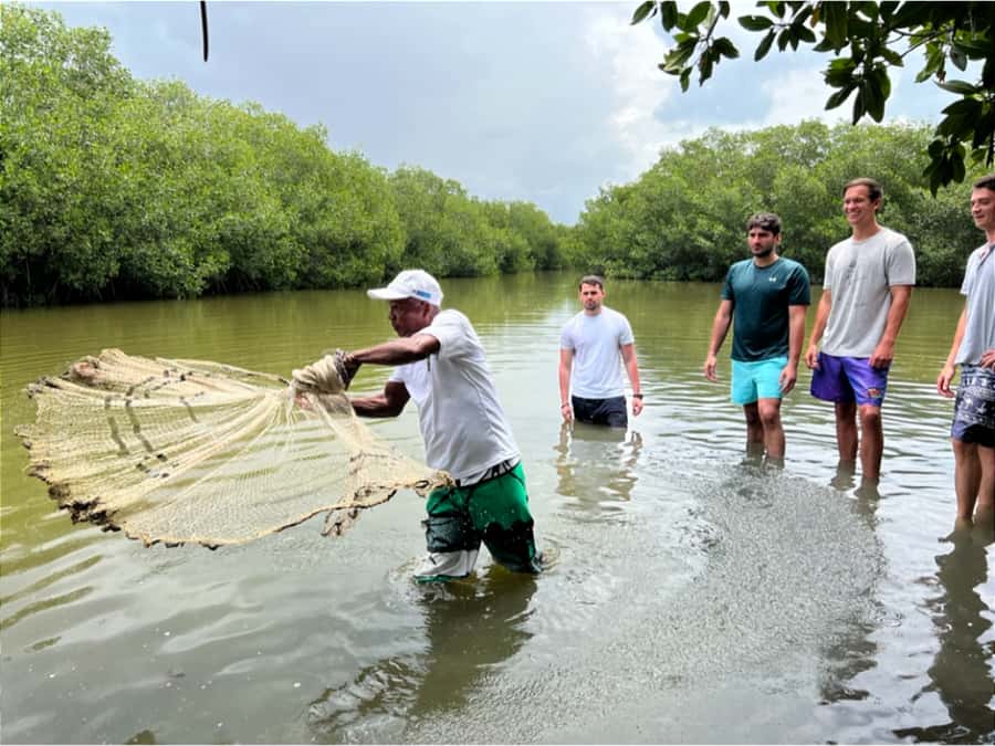 Cartagena Fishing, Crabbing, Birdwatching Experience + Lunch - Crabbing and Net Fishing With a Local Fisherman
