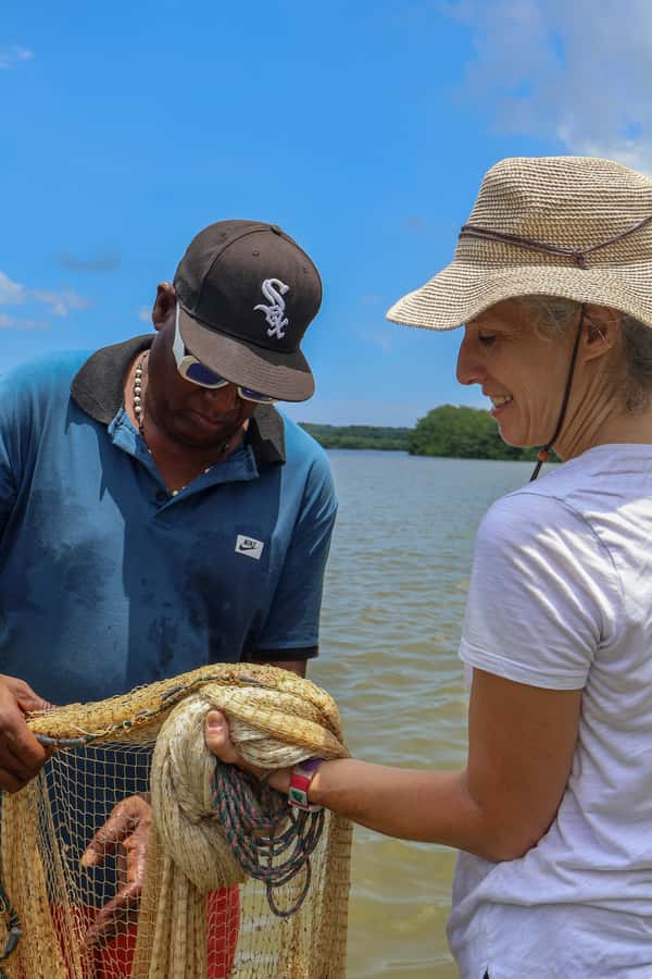 Cartagena: Mangrove Eco Tour & Fishing with Transportation - Who Leads You: Bilingual Guides and Community Hosts
