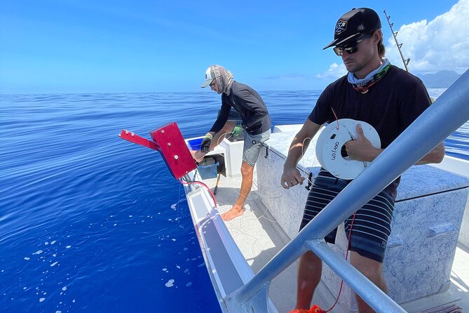 DEEP SEA FISHING 1/2 day (private group) - Boarding Poti Marara in Arue: your starting point and boat vibe