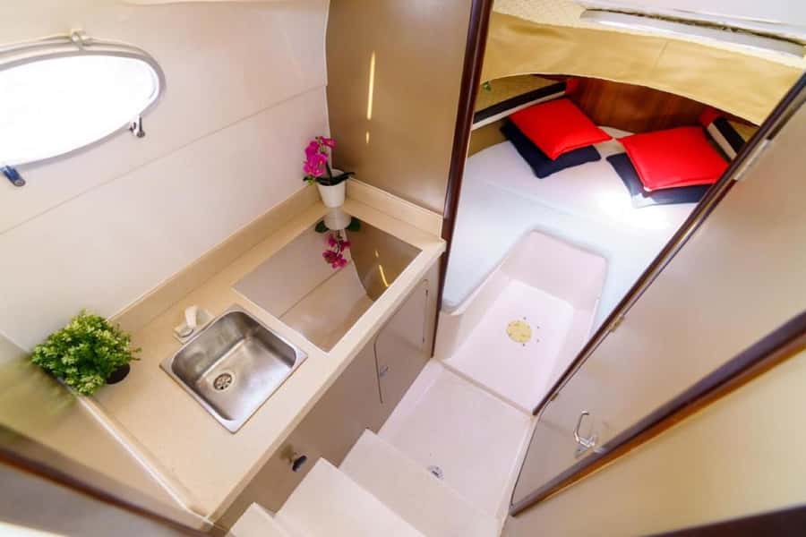 Dubai: 4-Hour Deep Sea Fishing, Trolling, Casting - Atlantis and the Burj Al Arab: photo stops that also frame your trip