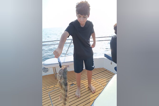 Dubai Deep Sea Fishing 4 hours + BBQ of Catch - Fishing Techniques You’ll Actually Use During the 4 Hours