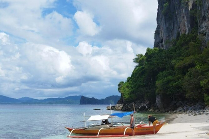 El Nido Palawan fishing with local Fisherman with lunch - Fishing Like Locals on a Small El Nido Outrigger