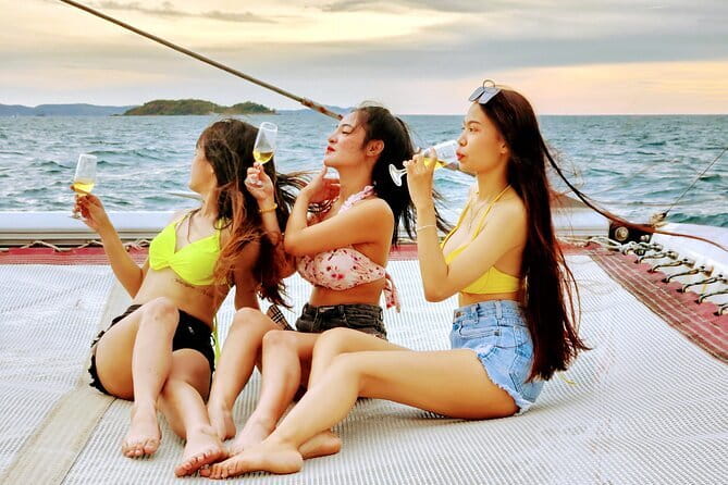 Exclusive Squid Fishing on Chic Floating Café from Pattaya - Should you book the exclusive squid fishing floating café?