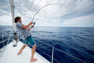 Explore Fishing - 4 hours trip - 4 hours on Abu Dhabi water: cruising and fishing around islands