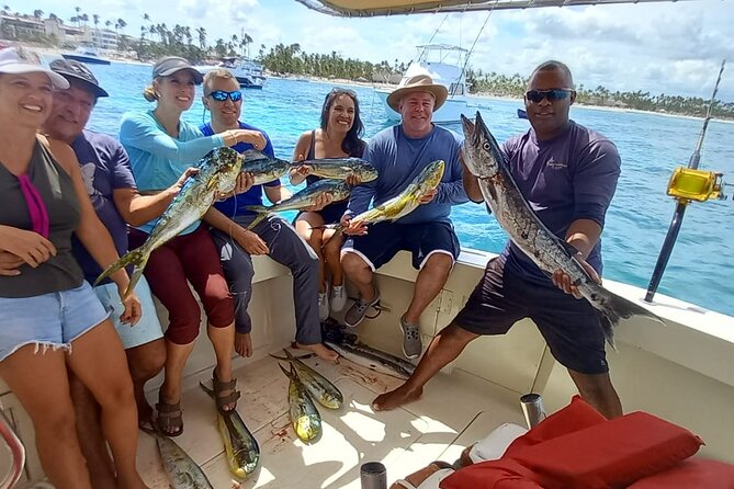 FISHING PRO CHARTERS - Boat Excursion – Mar-Quesa - On-Board Vibe and Setup: Private Group, Crew Ratio, and Comfort Options