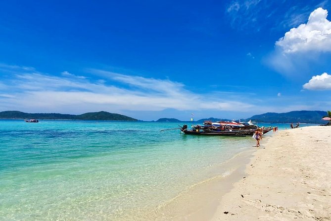Fishing & Snorkeling experience - Food, drinks, and comfort during the boat parts