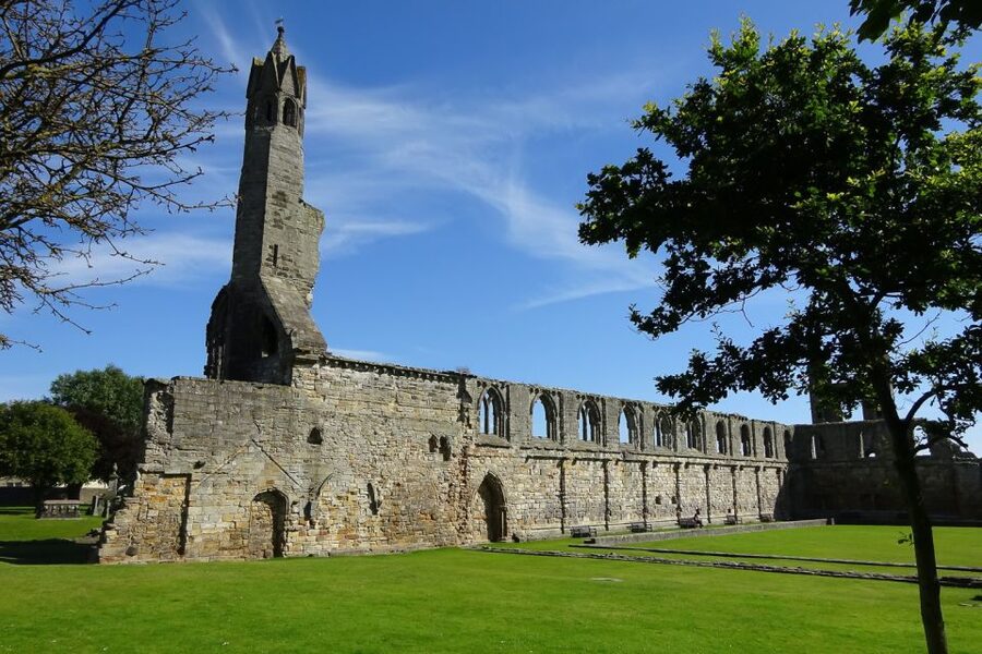 From Edinburgh: St Andrews and Fishing Villages of Fife Tour - St Andrews: Golf Town Energy, University Ties, and Cathedral Area Walking