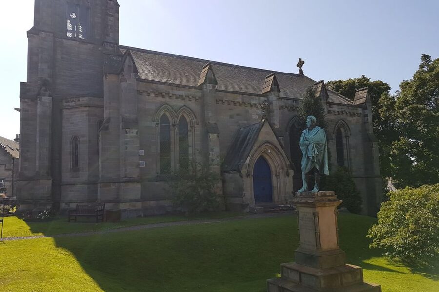 From Edinburgh: St Andrews and Fishing Villages of Fife Tour - Live Guide Energy: How the Driver-Guide Makes or Breaks the Day