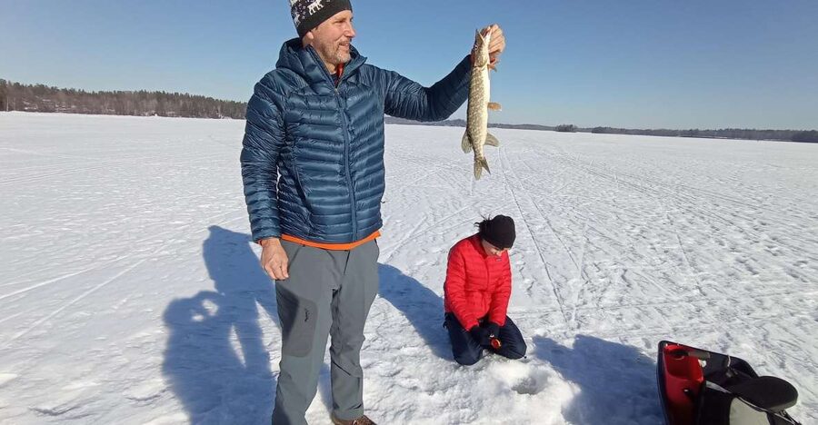 From Helsinki: Bodom Lake Ice Fishing with Food & Drinks - David’s Pilkki Lesson: From Hole to Line in Real Time
