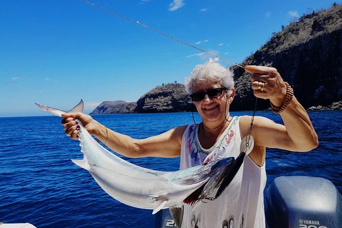 Full Day Tour Pinzon Island + La Fe/Las Palmas - Snorkeling & Fishing - Crew and guide energy: how it affects your wildlife sightings