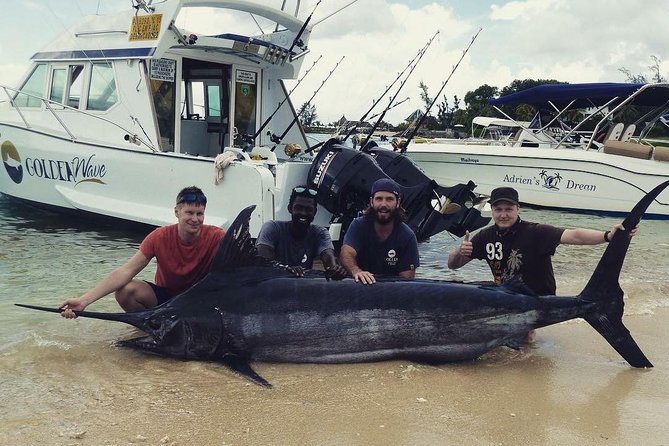 GOLDEN WAVE 3 - IGFA Captain Vic - Blue Marlin Fishing - How the fishing actually works: trolling speed, lures, and fresh Tuna bait