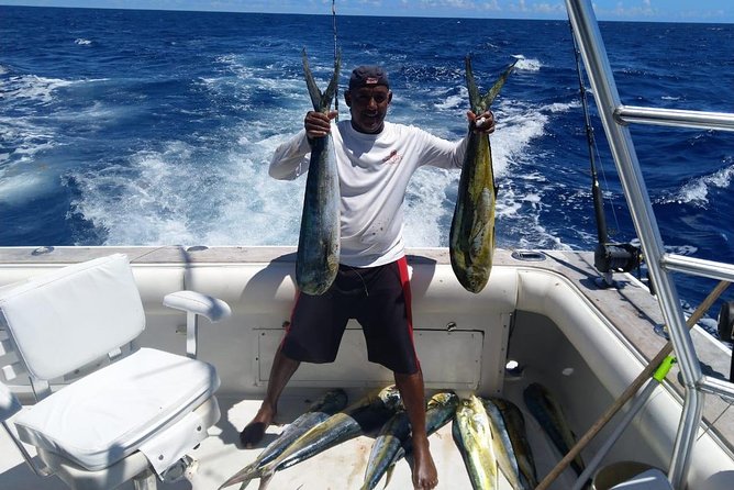 Half Day Big Game Fishing private charter - Onboard comfort: snacks, drinks, and staying loose