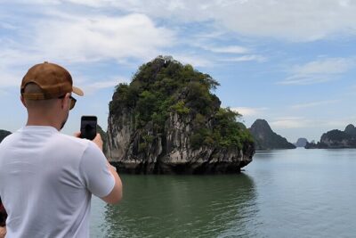 Halong & Bai Tu Long Luxury Day Tour - Fishing village & Kayak - The Cruise Flow: How You Fit Two Bays Into One Day