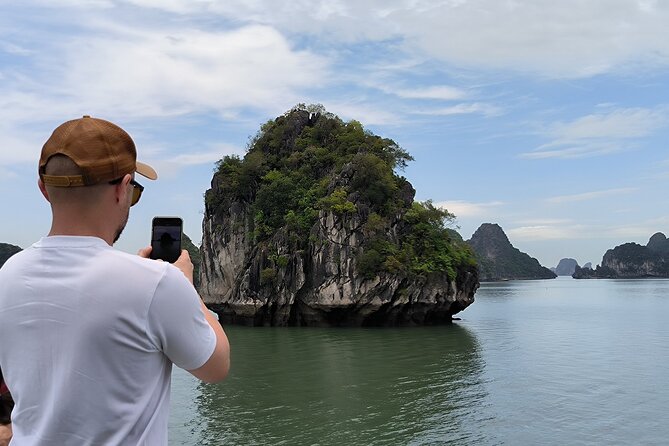 Halong & Bai Tu Long Luxury Day Tour - Fishing village & Kayak - The Cruise Flow: How You Fit Two Bays Into One Day
