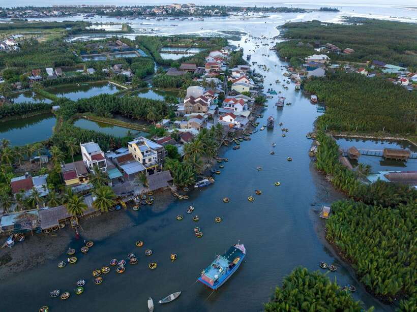 Hoi An: Basket Boat and fishing Crabs Tour - Boat Games, Karaoke, and an Iced Coffee View at the Coconut Restaurant