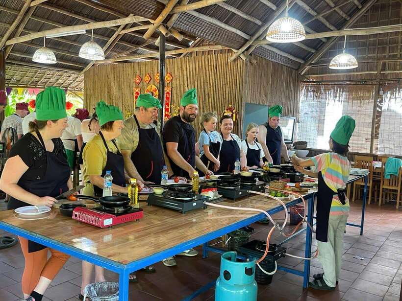 Hoi An: Cooking Class, Crab Fishing-Basket Boat, Market Tour - The welcome drink and restaurant break: a needed reset before the stove