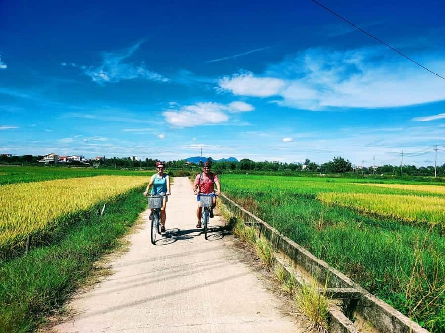Hoi An : Eco Bicycle Tour with Fishing and Lunch/Dinner - Bamboo fishing with farmers: traps, teamwork, and getting muddy