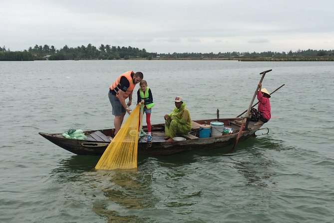 Hoi An Farming and Fishing life Experience Tour - Cycling country roads to Tra Que: where the pace actually changes