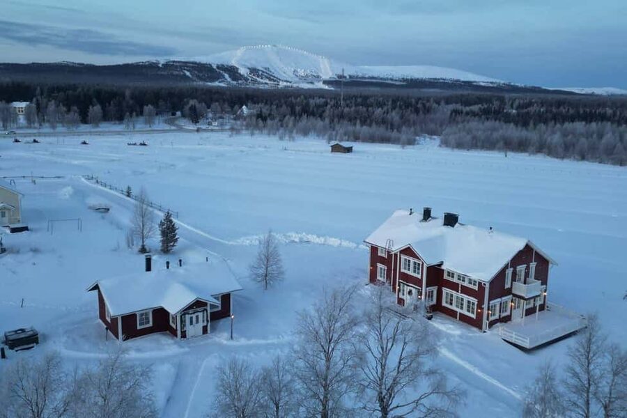 Ice-Fishing by Foot on Lake Ylläsjärvi - Quick reasons this works