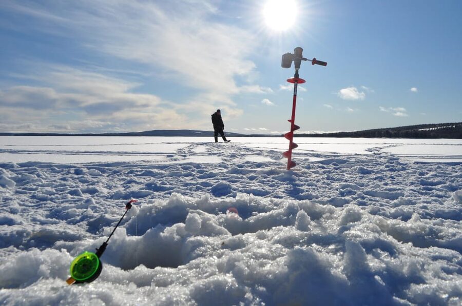Ice fishing program in Lapland - Ice fishing on Palojärvi: the real Lapland vibe you’re paying for