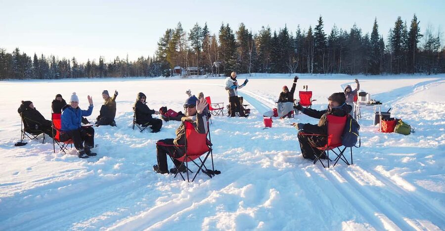 Ice fishing program in Lapland - Walking on the ice and photo time at Palojärvi