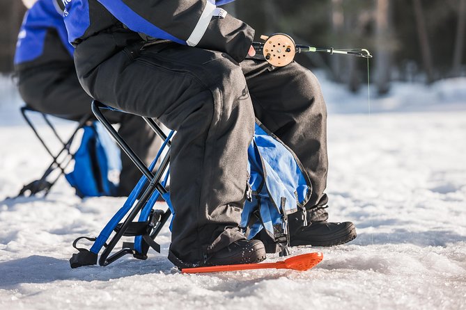 Ice Fishing Tour - Drilling your own hole: the real lesson is on the ice