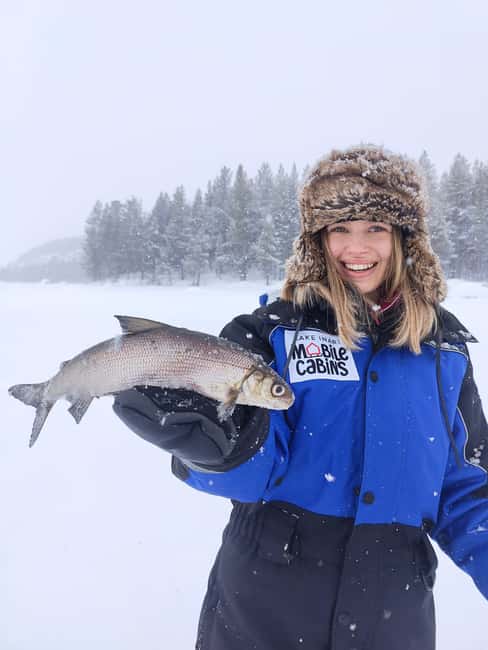 Inari: 2 hour Ice Fishing at Lake Inari - Finding the red sign: Lake Inari mobile cabins meeting point