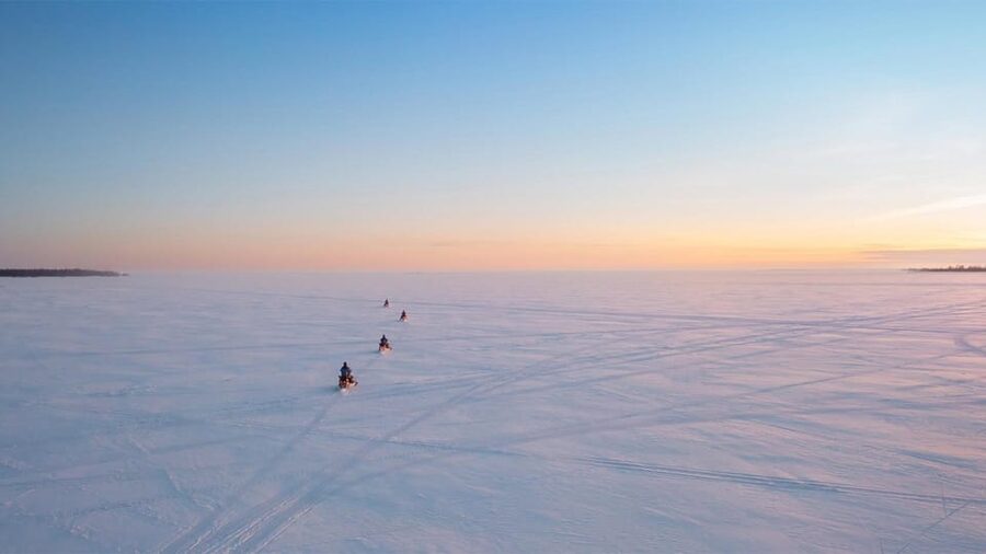 Kemi-Tornio: Ice Fishing Safari with Snowmobiles - Ice fishing starts with the hole: how the guide sets you up