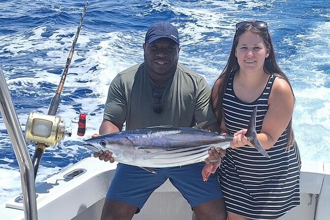Kona Hawaii Deep Sea Fishing Escapade on the Bite Me 6 - Trolling to Find Them, Live Bait to Catch Them
