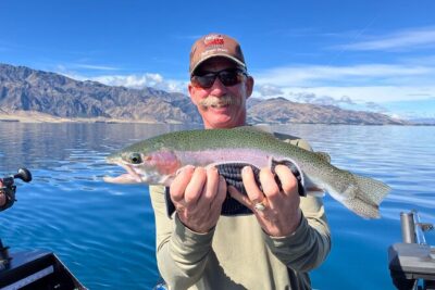 Lake Wānaka: 3 hour Fishing Adventure by Boat - The electric trolling motor: calm water that helps your day