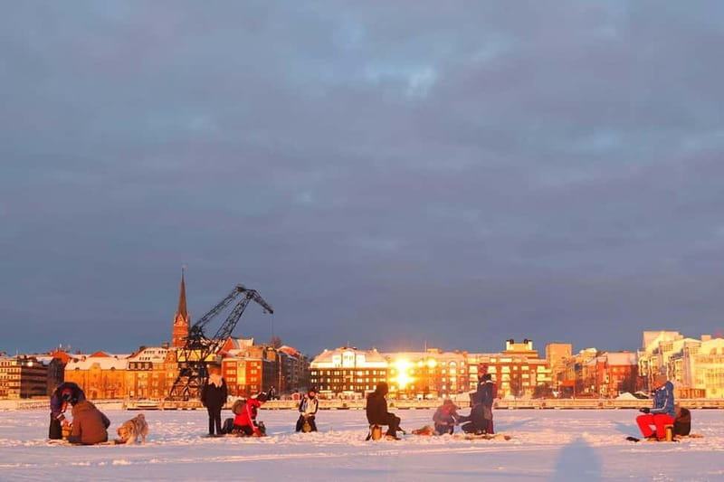 Lulea: Ice Fishing Tour in the heart of the city with Guide - Meeting at Gamla Hamnkranen: How You’ll Find the Guide Team