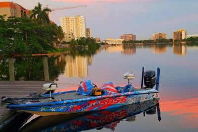 Miami Airport Lakes Peacock Bass Fishing Trip (1 to 4 ppl) - The private boat setup: 21 feet, modern feel, and captain-led navigation