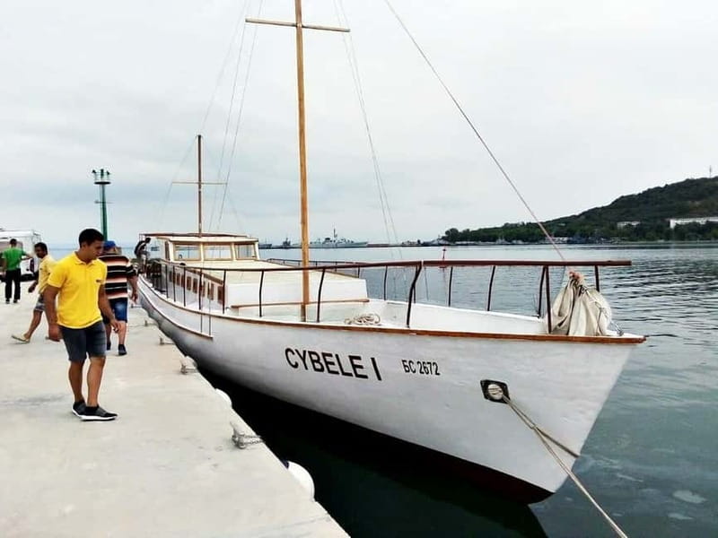 Nessebar: 4-Hour Boat Tour incl. Fishing, Lunch & Drinks - Fishing on a half-day: fun odds, provided gear, and weather rules