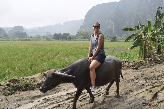 Ninh Binh eco group tour - Buffalo riding, rice planting, fishing - Fishing in Ninh Binh: hands-on, simple, and close to the water