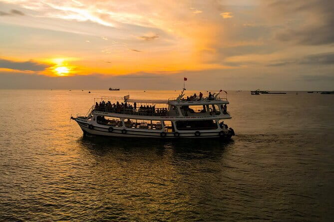Phu Quoc Half-Day Tour with Sunset BBQ & Night Squid Fishing - Boarding at the harbor: your first hour is all about the light