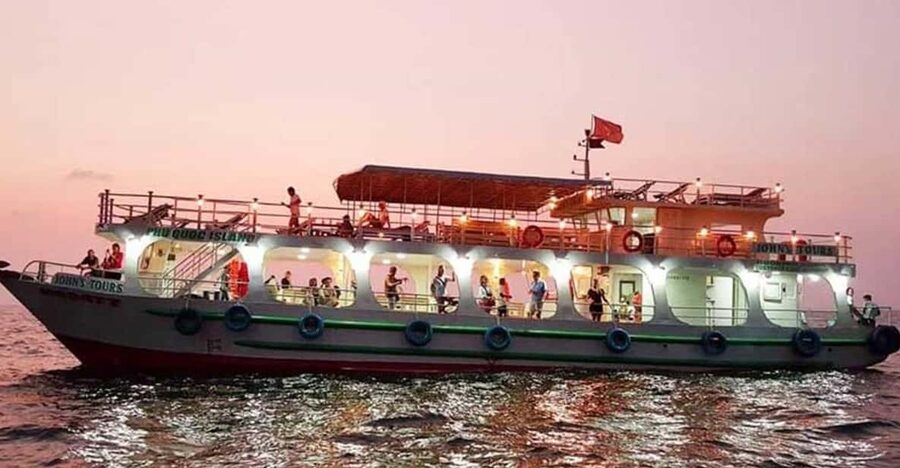 Phu Quoc: Sunset and Squid Fishing Boat Tour with Dinner - Duong Dong Harbor and Dinh Cau lighthouse: the practical start