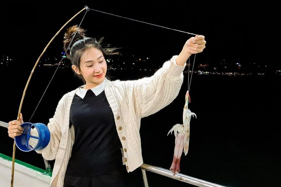 Phu Quoc: Sunset and Squid Fishing Boat Tour with Dinner - Dinner onboard: what “light” usually means on a boat