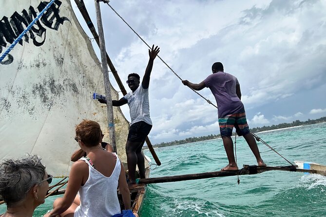 Pongwe Dhow fishing - Fishing the old way: handlines, coaching, and real effort