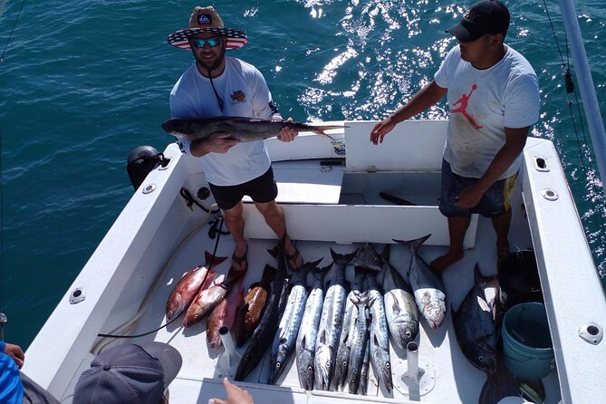 Private fishing charter Bertram 31ft 6 pax max if you don't fish you don't pay - Gear, bait, and onboard comfort that makes a difference
