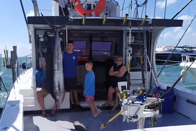 Private fishing charter Boat 48ft 12 pax Good Marlin and Sailfish - A 48ft private charter in Cancun: what the day is actually like